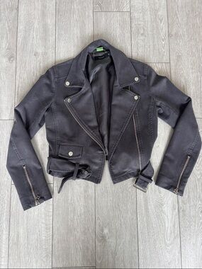 Aritzia Talula Grey suede Cropped Moto Jacket with Belted Waist